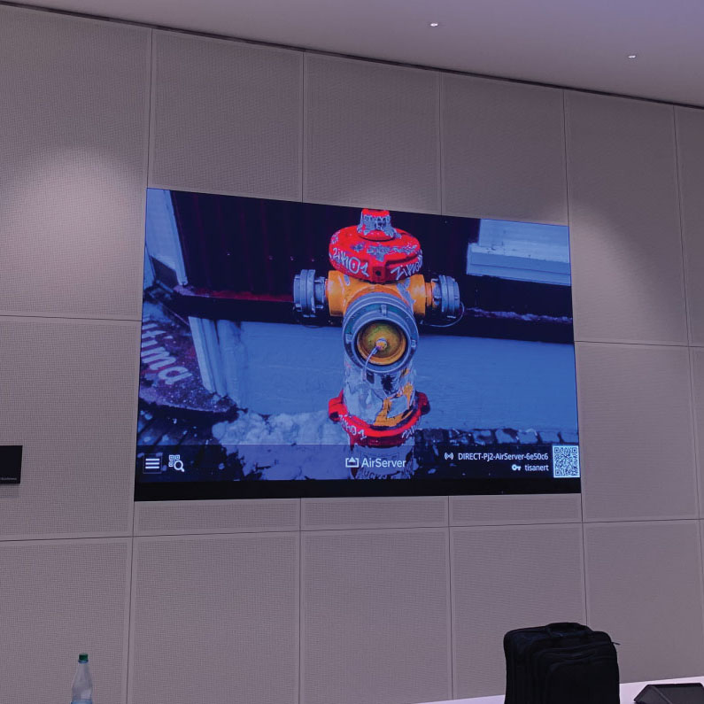 ما الذي يجعل شاشات LED الخيار الأمثل لشاشات العرض المرئية الحديثة؟